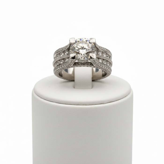 White Gold Ring With Top Round Diamond